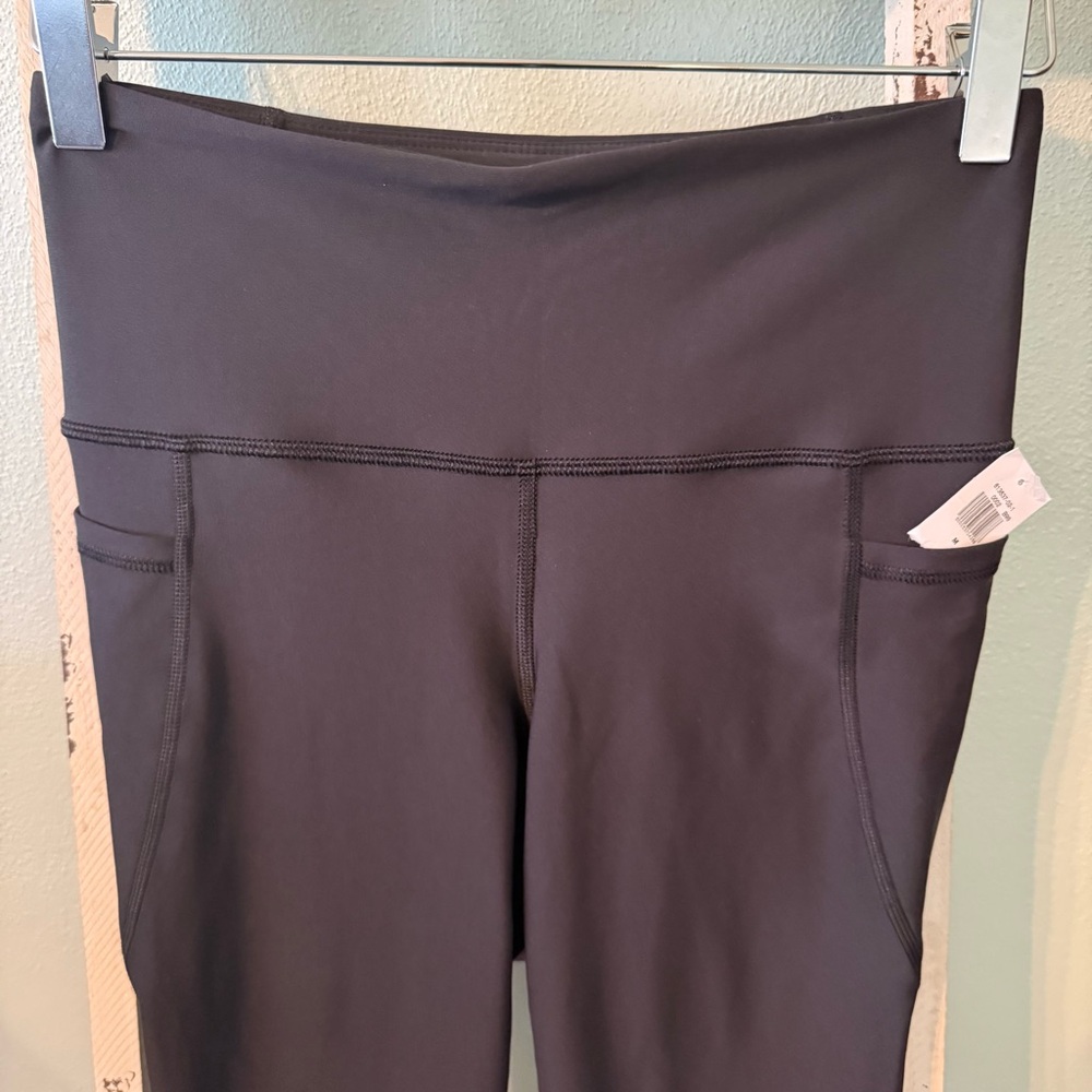 NWT Old Navy Elevate Leggings High Rise Side Pockets Go Dry Size M Women - Picture 2 of 8